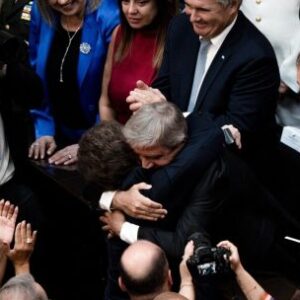 luis-caputo-predice-que-milei-ganara-las-elecciones-de-2027-de-manera-aplastante-en-la-primera-vuelta
