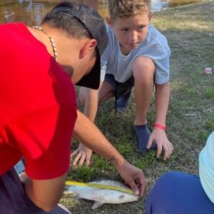 de-las-pantallas-al-arroyo:-la-iniciativa-gratuita-que-revoluciona-la-pesca-en-pergamino