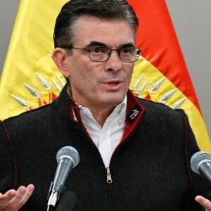 el-asediado-lider-boliviano-rodrigo-paz-promete-“escuchar”-a-los-manifestantes