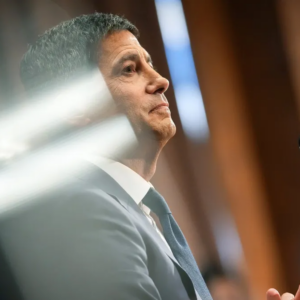 kevin-warsh-asumio-al-frente-de-la-fed-en-un-contexto-de-fuertes-criticas-a-la-politica-monetaria-de-eeuu
