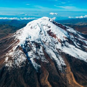 no-es-el-everest:-un-volcan-de-sudamerica-es-el-punto-mas-cercano-al-espacio,-con-su-cumbre-a-casi-6.500-km-del-centro-de-la-tierra