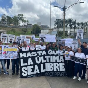 familiares-de-presas-politicas-protestan-frente-al-inof-y-exigen-al-estado-cumplir-con-liberaciones-prometidas
