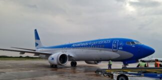 Aerolíneas Argentinas recorta vuelos especiales del Mundial por costo de combustible y baja demanda aerolineas-argentinas-recorta-vuelos-especiales-del-mundial-por-costo-de-combustible-y-baja-demanda