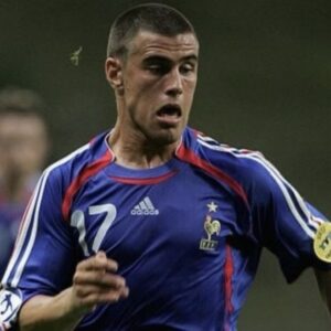 fallecio-ex-jugador-de-la-seleccion-de-francia-camino-a-la-cancha-para-disputar-un-partido