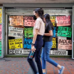 entre-inflacion,-devaluacion-y-dolarizacion:-los-venezolanos-viven-su-pib-dia-a-dia