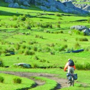 pampa-de-achala-en-bike:-entre-refugios-y-quebradas