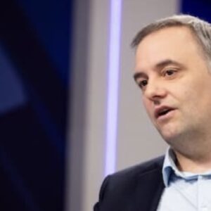 famosa-periodista-destrozo-a-manuel-adorni:-no-podia-pagar-un-restaurante-medio-pelo