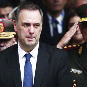 el-jefe-de-gabinete-de-milei-omitio-declarar-us$500.000-y-se-suma-a-inocencia-fiscal-para-evitar-dar-explicaciones