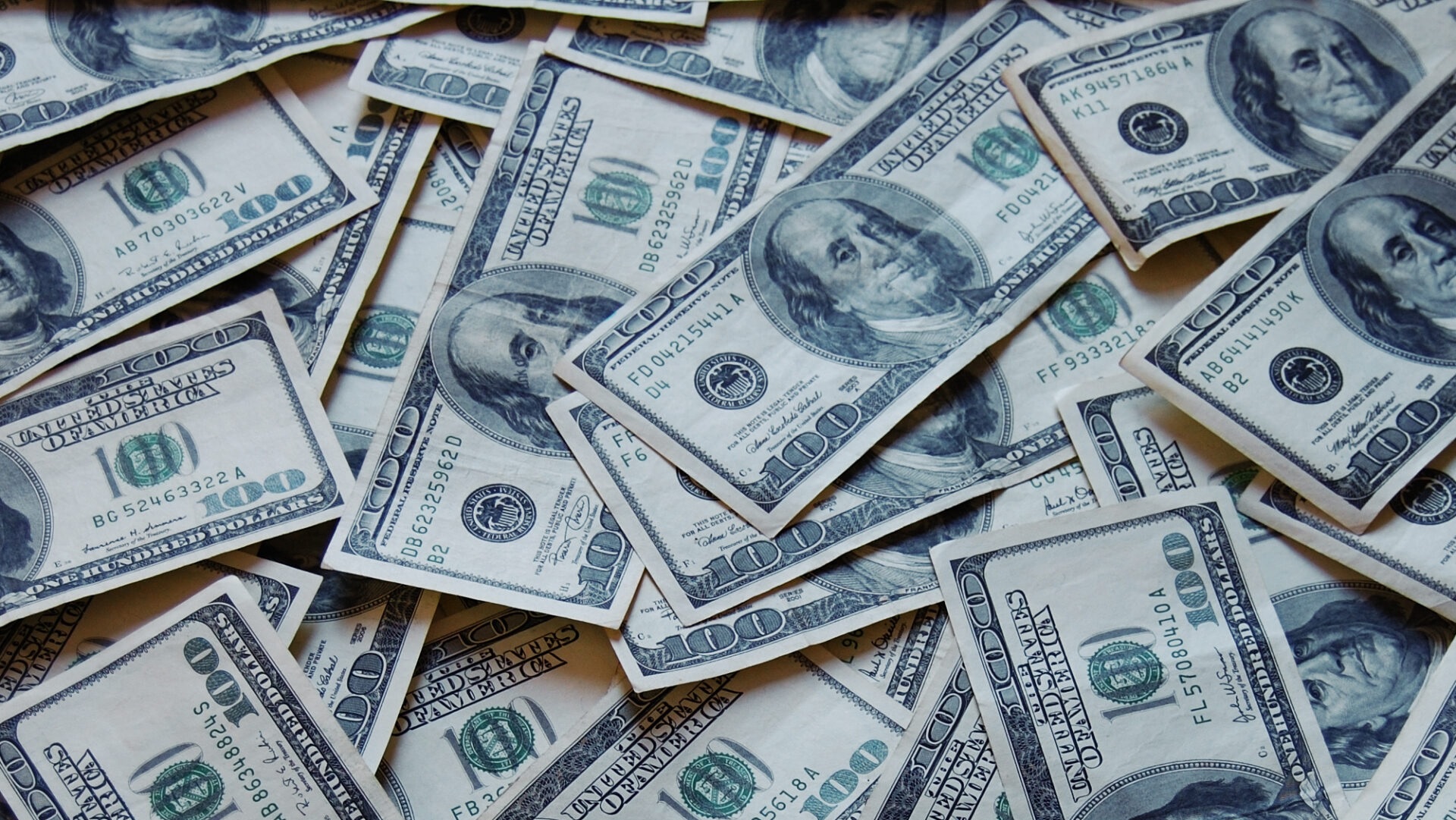 dollars-under-the-mattress,-the-holy-grail-of-argentine-governments