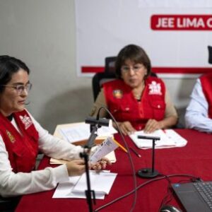 los-candidatos-esperan-el-resultado-con-el-recuento-presidencial-de-peru-al-filo-de-la-navaja