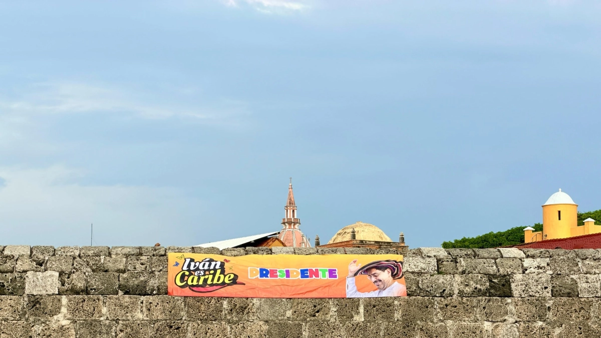 alcalde-dumek-turbay-ordena-retirar-publicidad-de-ivan-cepeda-que-pusieron-sobre-las-murallas-de-cartagena:-‘ni-tendero-ni-mural-para-proselitismo’