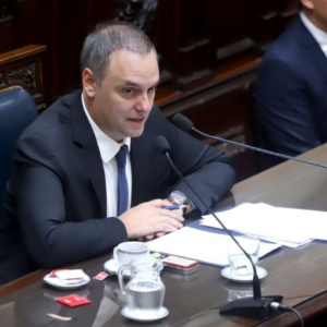 opposition,-government-allies-issue-ultimatum-to-manuel-adorni-in-senate