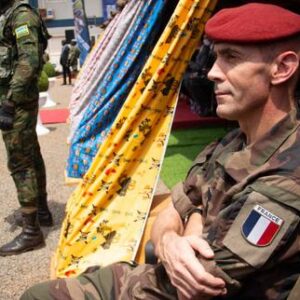 el-general-jacques-langlade-de-montgros-es-nombrado-jefe-de-estado-mayor-de-larmee-de-terre-y-el-lamiral-christophe-cluzel,-jefe-de-estado-mayor-de-la-marina-nacional.