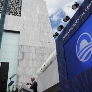 barack-obama-inaugura-un-centro-presidencial-en-chicago-en-presencia-de-joe-biden,-bill-clinton-y-george-w.-bush