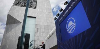 Barack Obama inaugura un centro presidencial en Chicago en presencia de Joe Biden, Bill Clinton y George W. Bush barack-obama-inaugura-un-centro-presidencial-en-chicago-en-presencia-de-joe-biden,-bill-clinton-y-george-w.-bush