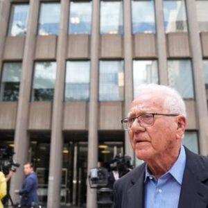 el-millonario-austrocanadiense-frank-stronach-reconoce-la-agresion-sexual-acoplable
