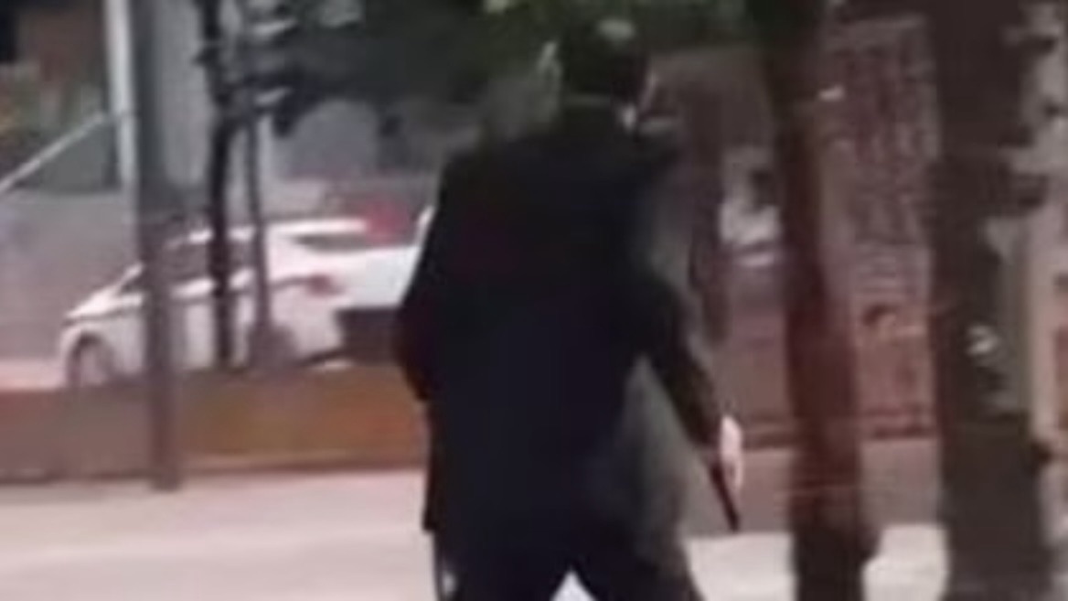 militar-retirado-golpeo-a-su-ex-mujer-en-una-plaza-y-baleo-a-un-trapito