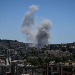 en-direct,-guerre-au-moyen-orient:-cinq-personnes-tuees-par-de-nouveaux-bombardements-israeliens-au-liban-dans-la-nuit,-selon-lani