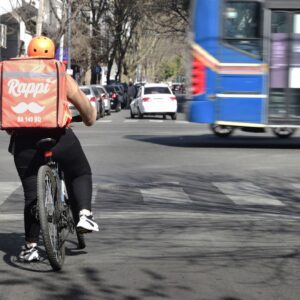 trabajo-en-plataformas:-avanza-la-“uberizacion”-del-empleo,-pero-el-exceso-de-oferta-ya-muestra-senales-de-saturacion