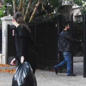 el-timbre-roto-de-peter-thiel-lo-que-revelo-una-semana-afuera-de-su-mansion-portena