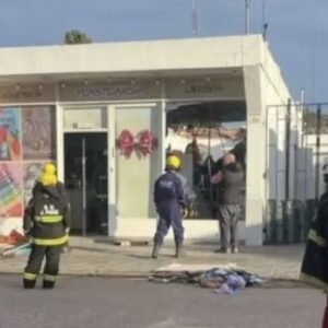tragedia:-se-derrumbo-el-techo-de-una-jugueteria-en-cordoba