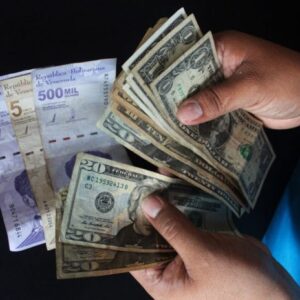 el-dolar-abre-la-semana-en-bs.-612,43-y-presiona-los-precios-en-venezuela