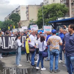 gremios-del-sector-salud-marchan-en-caracas-por-salarios-dignos