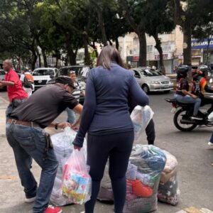 a-tres-dias-del-terremoto:-solidaridad-ciudadana-empuja-la-carrera-por-salvar-vidas