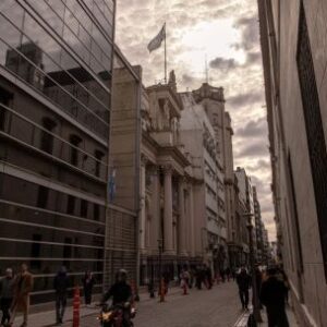 argentina-retrasa-6.000-millones-de-dolares-en-vencimientos-de-repos-despues-de-las-elecciones