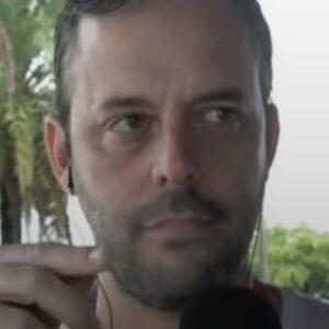 el-impactante-momento-en-que-cayo-un-rayo-al-lado-de-un-notero-argentino-en-pleno-vivo-desde-el-mundial