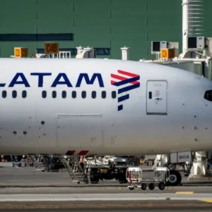 latam-reinicia-ruta-colombia-venezuela-con-llegada-al-aeropuerto-de-barcelona