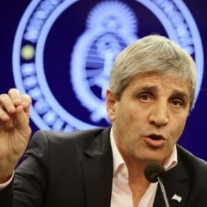 luis-caputo:-argentina-tiene-fondos-asegurados-para-pagos-de-deuda-hasta-2026