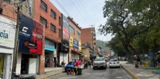 Los guaireños somos guerreros:Maiquetía se convierte en el refugio comercial tras los terremotos los-guairenos-somos-guerreros:maiquetia-se-convierte-en-el-refugio-comercial-tras-los-terremotos