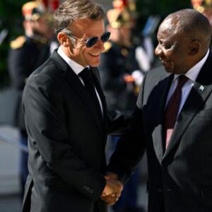 el-presidente-sudafricano,-cyril-ramaphosa,-bouscule-sur-la-scene-diplomatique-africainesoffre-un-repit-a-paris
