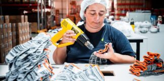 El mapa del poder adquisitivo: cuántas horas de trabajo cuesta un iPhone, un jean o un TV en cada provincia el-mapa-del-poder-adquisitivo:-cuantas-horas-de-trabajo-cuesta-un-iphone,-un-jean-o-un-tv-en-cada-provincia