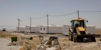 En Cisjordania, le quotidien dun hameau palestinien harcelé par des colons en-cisjordania,-le-quotidien-dun-hameau-palestinien-harcele-par-des-colons