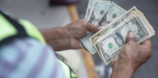 El dólar oficial rompe la barrera de los 737 bolívares y abre este lunes 27 de julio en 742,23 Bs. el-dolar-oficial-rompe-la-barrera-de-los-737-bolivares-y-abre-este-lunes-27-de-julio-en-742,23-bs.