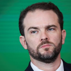 ministro-da-fazenda-chama-milei-de-palhaco-e-rebate-criticas-sobre-economia-brasilena