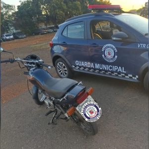 fiscalizacion-de-transito-recohe-motocicleta-irregular-no-jardim-bandeirantes