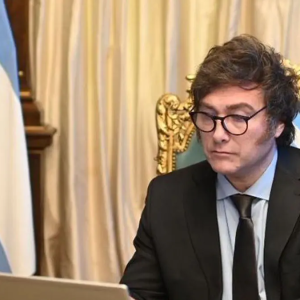 “javier-milei-muere-con-las-botas-puestas”:-se-profundiza-la-crisis-del-empleo,-pero-el-gobierno-insiste-en-que-no-cambiara