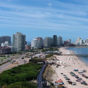 “la-rambla-es-tomada-como-pista-ilegal-de-carreras”:-vecinos-de-punta-del-este-denuncian-picadas-durante-los-fines-de-semana