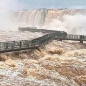 por-la-gran-crecida-del-rio-cierran-la-garganta-del-diablo-por-tiempo-indeterminado