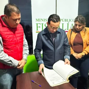fiscal-de-santa-cruz-inspeccionando-el-asiento-fiscal-de-cotoca-para-agilizar-las-causas