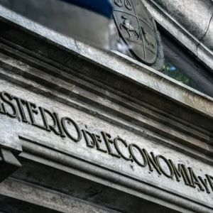 uruguay-vuelve-al-mercado-internacional-de-deuda-con-reapertura-de-bonos-globales-en-pesos-y-en-dolares