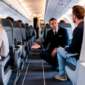 un-azafato-revela-la-clave-para-conseguir-mas-espacio-en-el-avion-sin-pagar-por-un-mejor-asiento