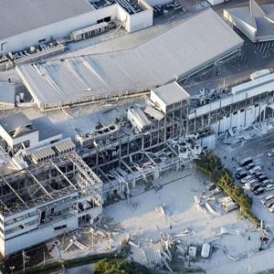 varias-personas-quedan-atrapadas-en-un-centro-comercial-tras-un-terremoto-de-magnitud-7,1-en-japon