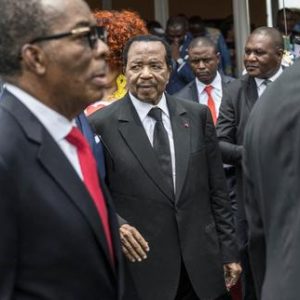 il-ny-a-aucune-somnolence-au-sommet-de-letat:-au-cameroun,-la-controverse-enfle-sur-labsence-prolongee-du-president-paul-biya,-93ans