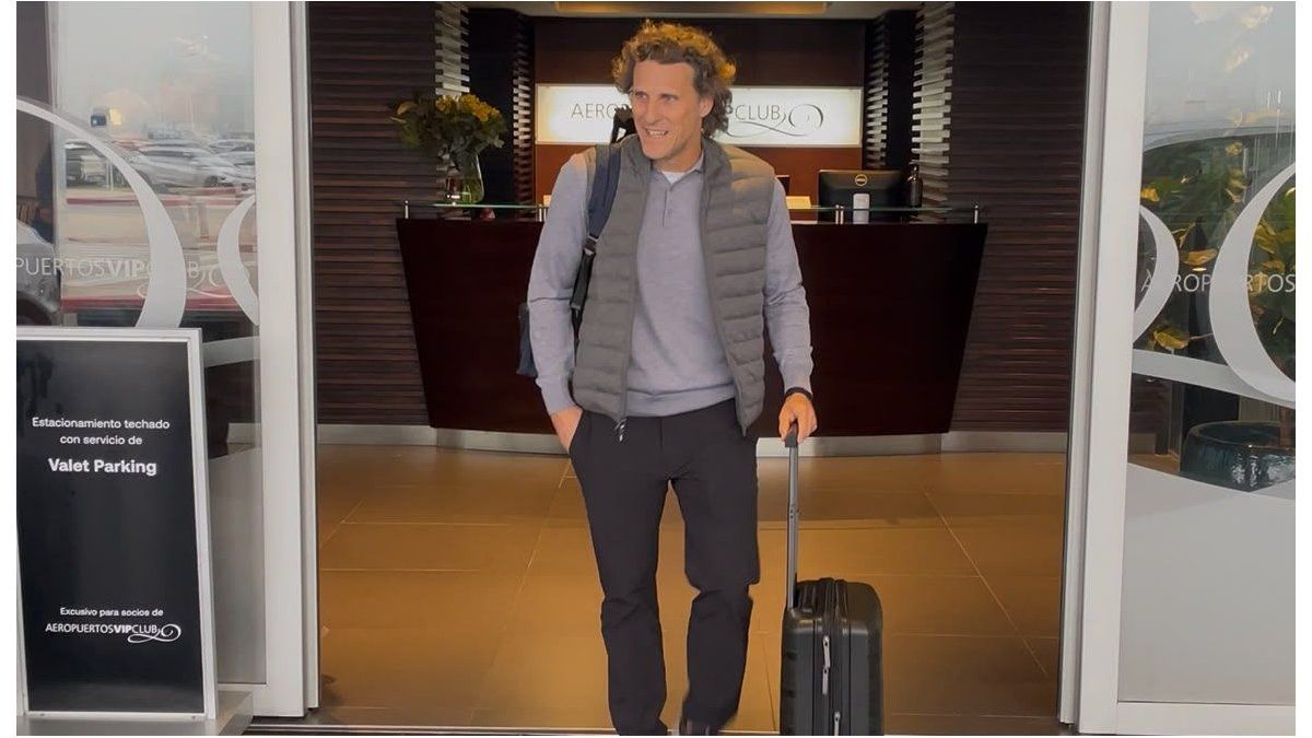 diego-forlan-llego-a-montevideo-tras-su-viaje-al-mundial-2026,-y-se-delantal-para-asumir-el-desafio-de-la-seleccion-uruguaya-hasta-2027
