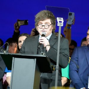 lulas-party-demands-investigation-of-mileis-trip-to-brazil-to-support-flavio-bolsonaro