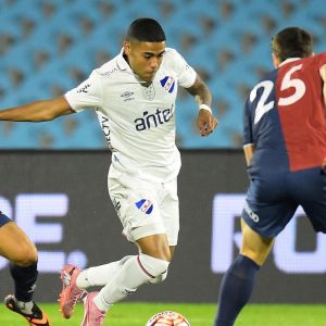 el-probable-equipo-de-nacional-para-enfrentar-a-tigre-y-las-bajas-que-tendra-el-bolso:-el-motivo-por-el-que-juan-cruz-de-los-santos-no-viajo-a-argentina